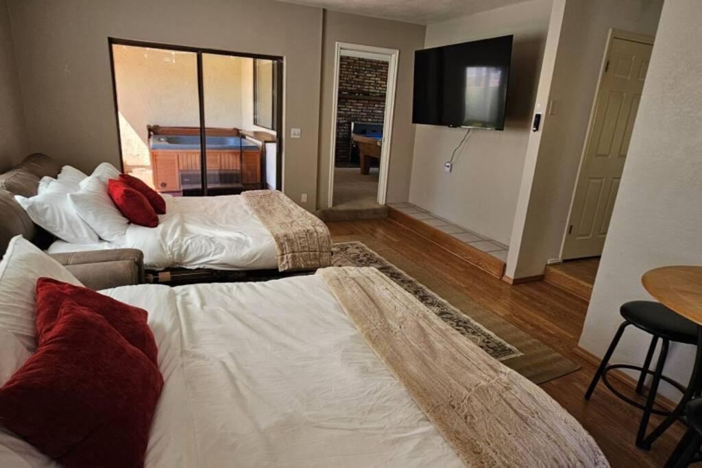 Cliff Views - Hot Tub - Sups - Boat Parking - Sleeps 16 Hébergement de vacances *